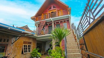 Mặt tiền nơi lưu trú