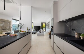 Fridge, oven, stovetop, dishwasher