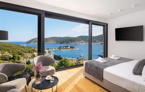 5 bedrooms, in-room safe, travel cot, free WiFi