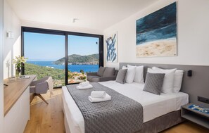 5 bedrooms, in-room safe, travel cot, free WiFi