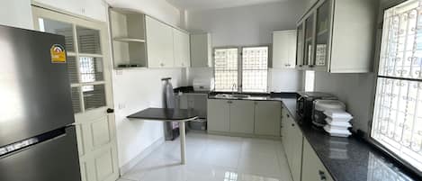 Family Villa | Private kitchen | Fridge, microwave, oven, stovetop