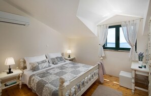 4 bedrooms, free WiFi, bed sheets