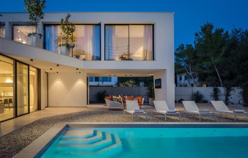 Lovely home in Pakostane