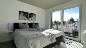 1 bedroom, desk, travel crib, free WiFi