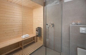 Shower, hair dryer - Awesome home in Vodnjan with sauna (Vodnjan)