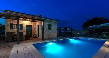 Beach front home in Nin