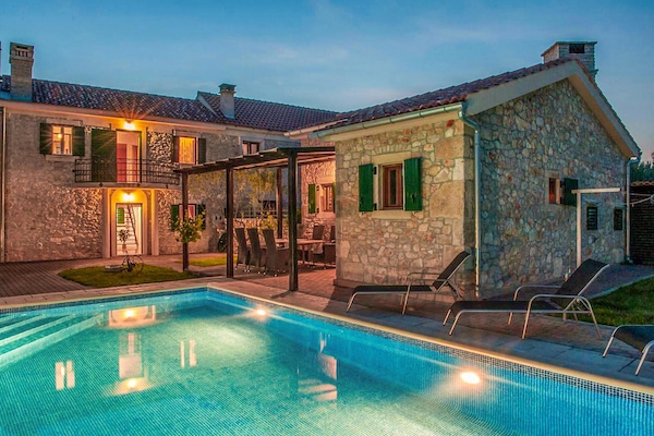 Een verwarmd zwembad