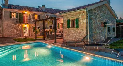 Beach front home in Nin