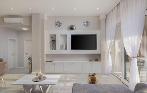 TV, caminetto