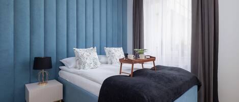 1 dormitorio, tabla de planchar con plancha, wifi y ropa de cama