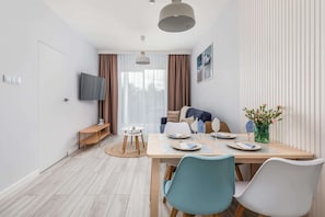 Dining - Beachfront Apartment | Balcony, Free Parking (Sianozety)