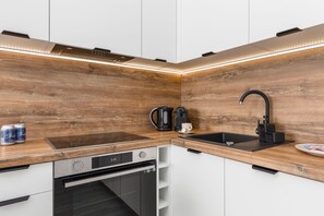 Enjoy cooking in this well-equipped kitchen with an oven, dishwasher, and stainless steel sink.