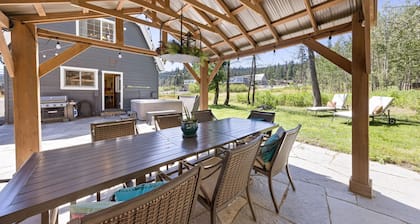 Rustling Grove - Pet-Friendly, Walk to Lake & Downtown - Private Hot Tub