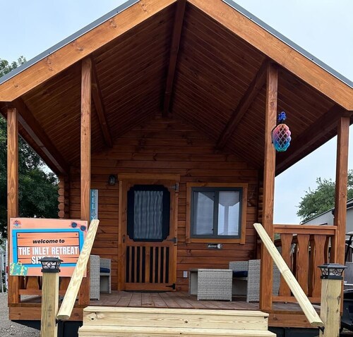 Surf City Family Getaway | Cabin w/ Loft & Pets OK
