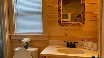 Suihku, hiustenkuivaaja, pyyhkeet