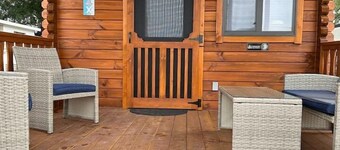 Surf City Family Getaway | Cabin w/ Loft & Pets OK