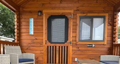 Surf City Family Getaway | Cabin w/ Loft & Pets OK