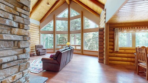 Log Cabin | WiFi | Secluded 5 Acre Lot | Hoskison Hideaway