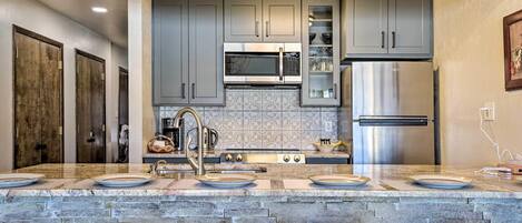 Lavastoviglie, tavolo da pranzo