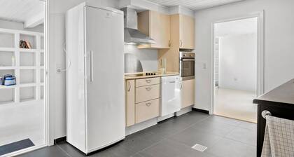 Gorgeous apartment in Gandrup with WiFi