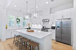Fridge, microwave, oven, stovetop - 30A | Big Home | 4 Bikes | Pool | Sleeps 16 (Rosemary Beach)