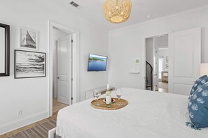 4 bedrooms, iron/ironing board, travel cot, WiFi - Ocean Views + Walk to Beach + Golf Cart Included! (Santa Rosa Beach)