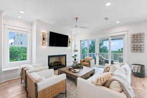 Fernseher, Kamin, Stereoanlage, Arbeitsbereiche