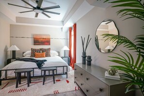 1 slaapkamer, een strijkplank/strijkijzer, wifi, beddengoed