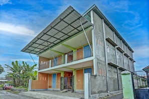 Front of property - Hotel O Kemangi Asri Kost (Banyuwangi)