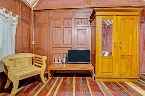 Deluxe-Doppelzimmer | Schreibtisch, laptopgeeigneter Arbeitsplatz, kostenloses WLAN