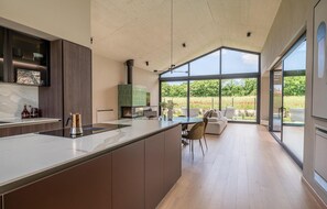 Fridge, oven, stovetop, dishwasher - Stunning home in Bale (Bale)