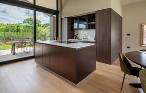 Kühlschrank, Ofen, Herdplatte, Geschirrspüler