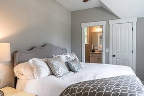 3 bedrooms, desk, free WiFi, bed sheets