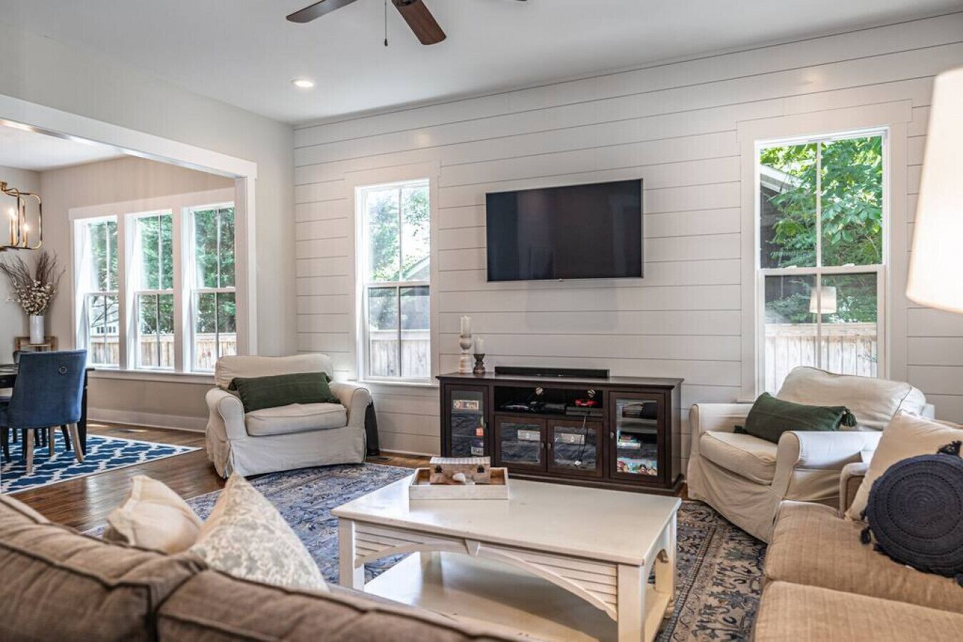 TV connectée, jeux vidéo, livres, espaces bureaux