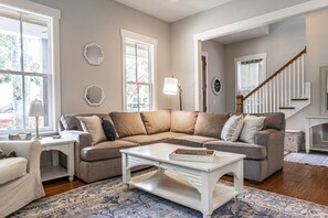 Smart-TV, Videospiele, Bücher, Arbeitsbereiche