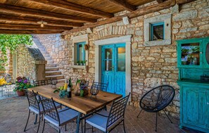 Outdoor dining - Beautiful home in Grandici (Grandici)