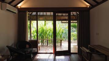 Luxury Room | Minibar, desk, soundproofing, bed sheets