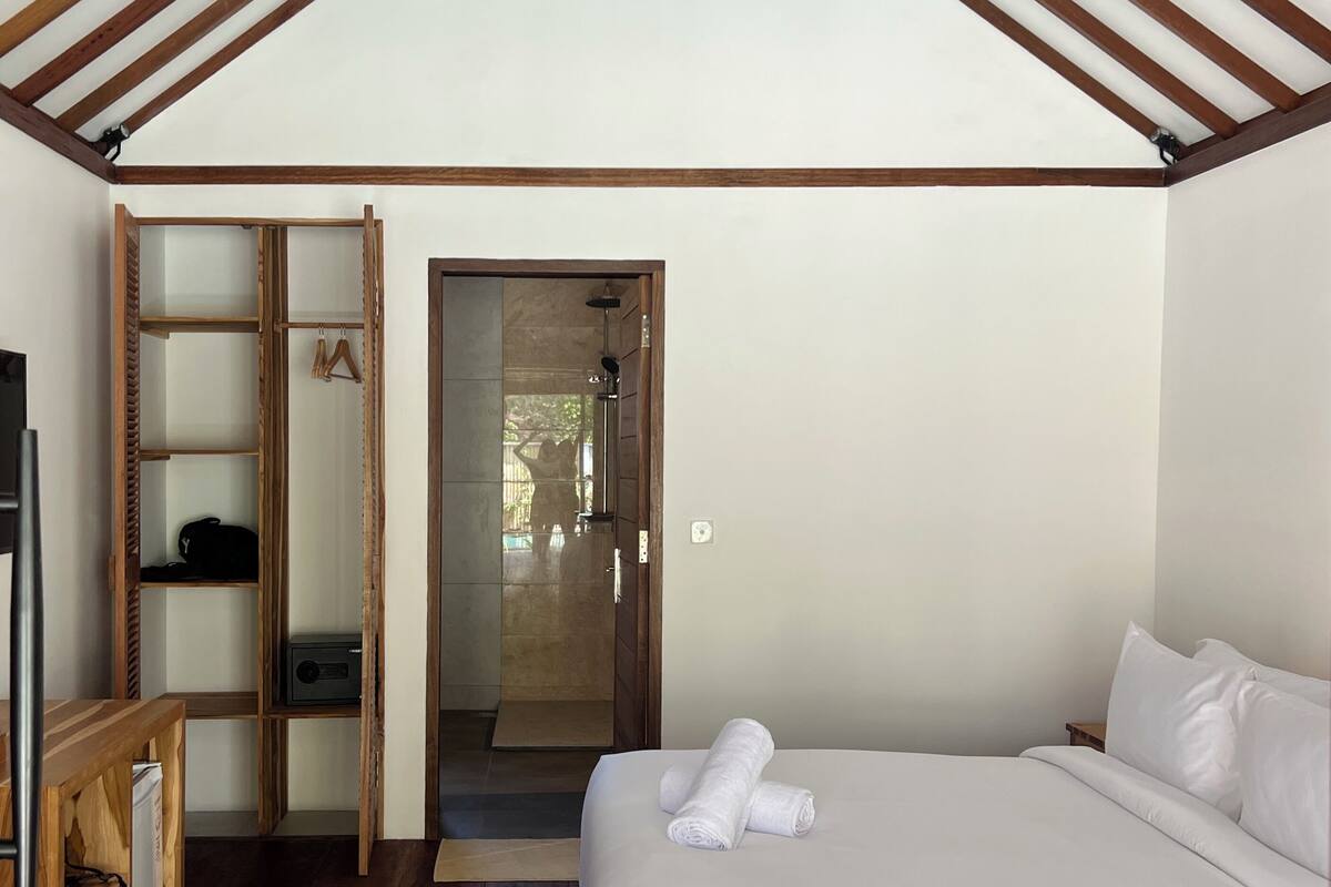 Luxury Room | Minibar, desk, soundproofing, bed sheets