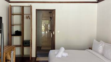 Luxury Room | Minibar, desk, soundproofing, bed sheets