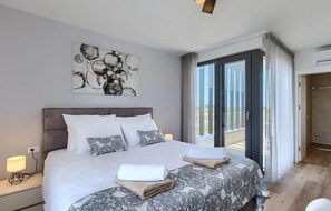 3 عدّة غرف نوم وسرير سفر وواي فاي مجانًا وملاءات أسرّة