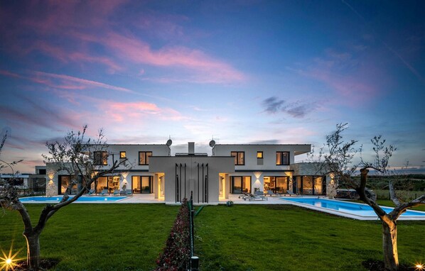 المنشأة من الخارج