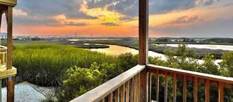 Dog Friendly | Beautiful Water and Bridge Views | Casa de Agua