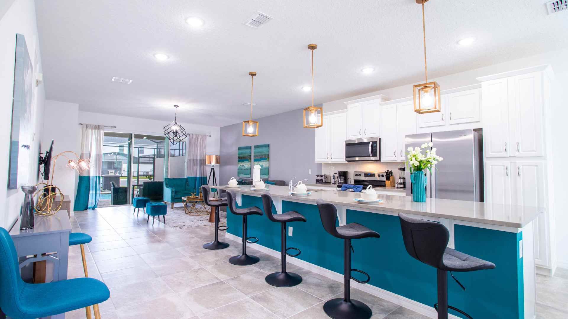 冷蔵庫、電子レンジ、オーブン、コンロ