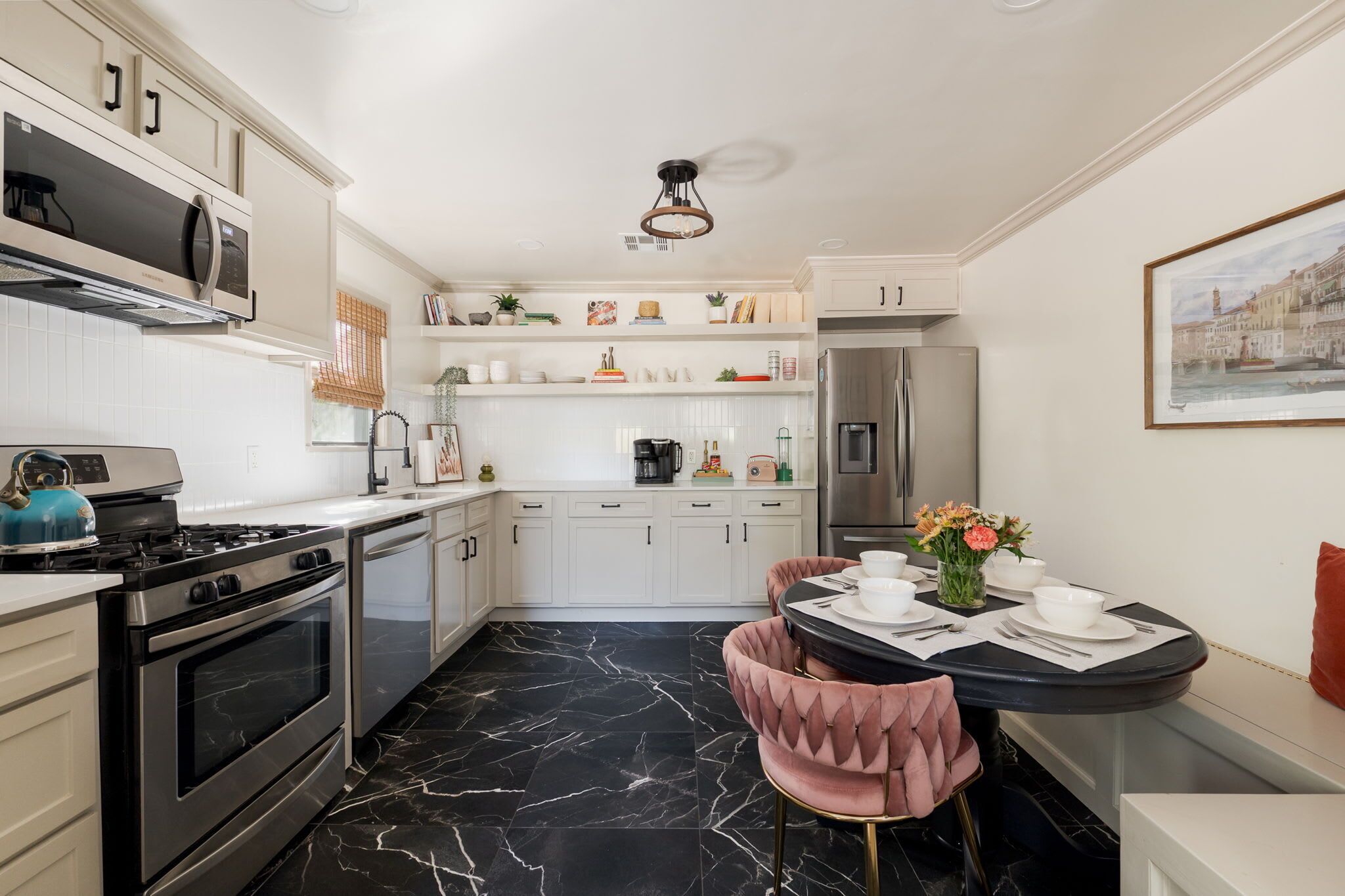 Refrigerador, microondas, horno y parrilla de estufa 