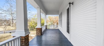 Cotton District | Modern | King Bed