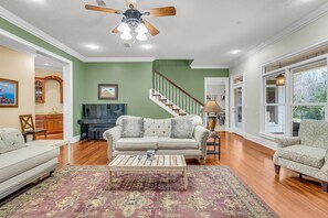 Smart TV, fireplace, ping pong