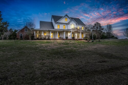 Close to MSU | Spacious | Grill Deck