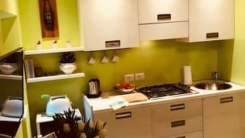 Căn hộ | Bếp riêng | Tủ lạnh, lò vi sóng, bếp nấu, ấm điện