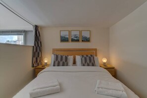 1 slaapkamer, een strijkplank/strijkijzer, reisbedje, wifi