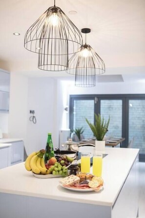 Dining - Roof Terrace Townhouse by City SuperHost (Manchester)